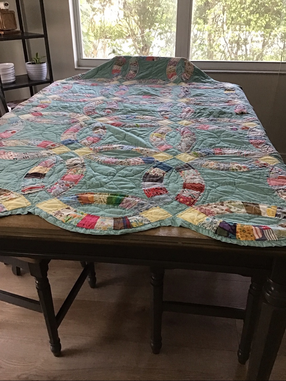 Vintage Double Wedding Ring quilt from the 1930s-1940s - Picture 2 of 15
